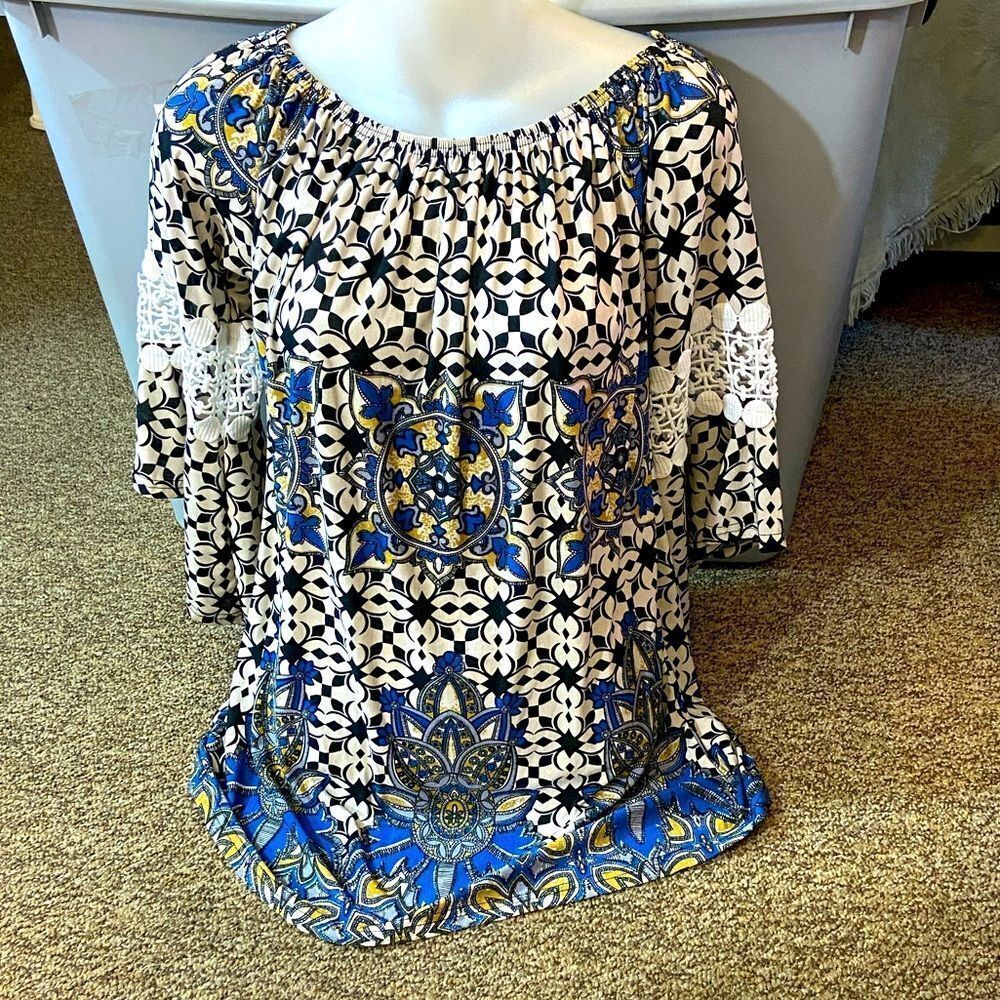 Winwin Black And White Smocked 3/4 Sleeve Blouse Size S-M